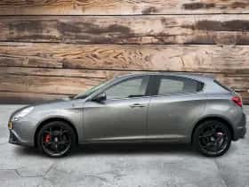 Alfa Romeo Giulietta (2010) thumbnail 4