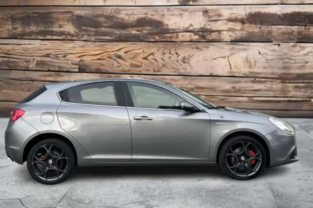 Alfa Romeo Giulietta (2010) thumbnail 5