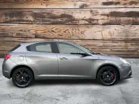 Alfa Romeo Giulietta (2010) thumbnail 5