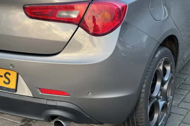 Alfa Romeo Giulietta (2010) thumbnail 8