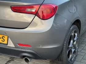 Alfa Romeo Giulietta (2010) thumbnail 8