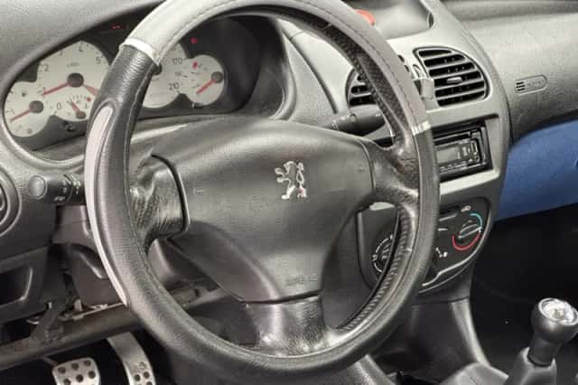Peugeot 206 (2000) thumbnail 7