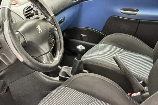Peugeot 206 (2000) thumbnail 8