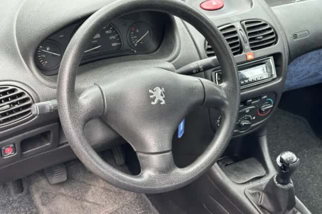 Peugeot 206 (1998) thumbnail 11