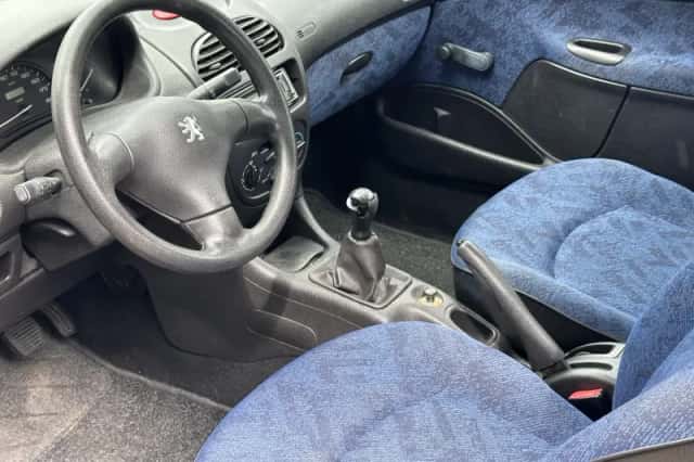 Peugeot 206 (1998) thumbnail 12