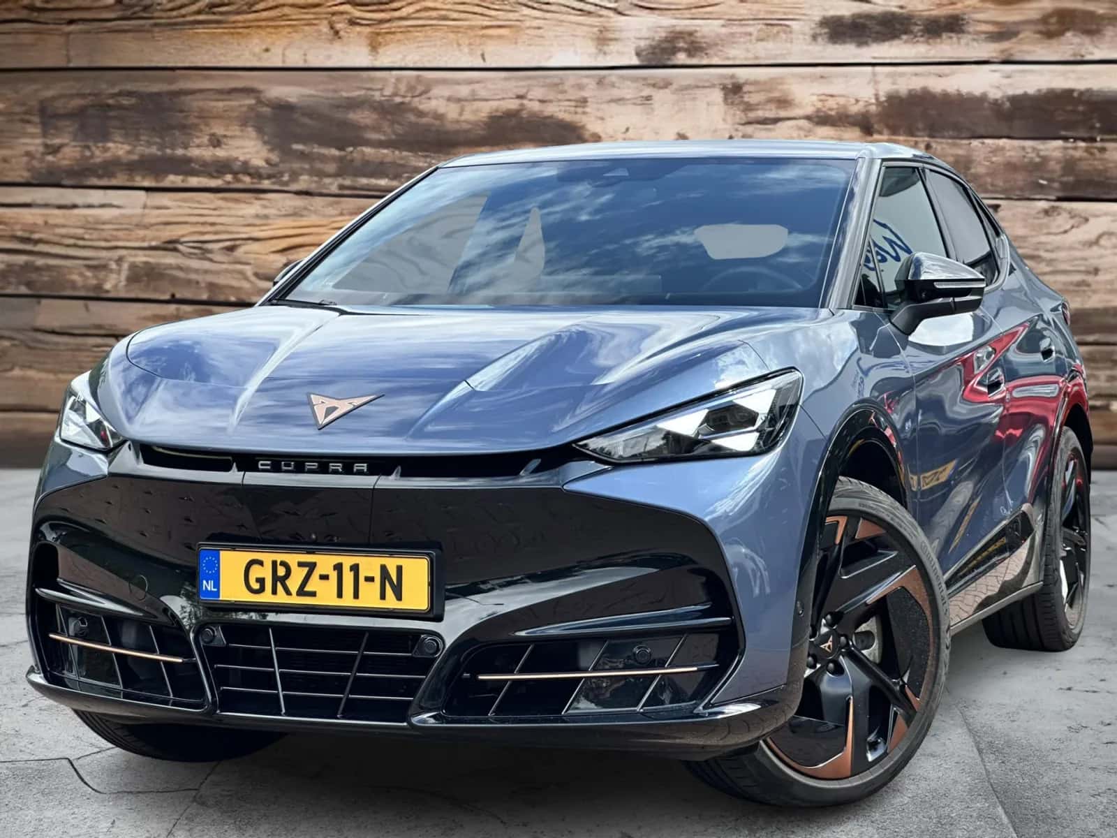 CUPRA Tavascan (2024) — foto 1
