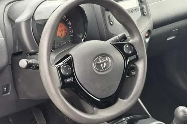 Toyota Aygo (2017) thumbnail 11