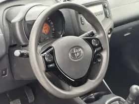 Toyota Aygo (2017) thumbnail 11