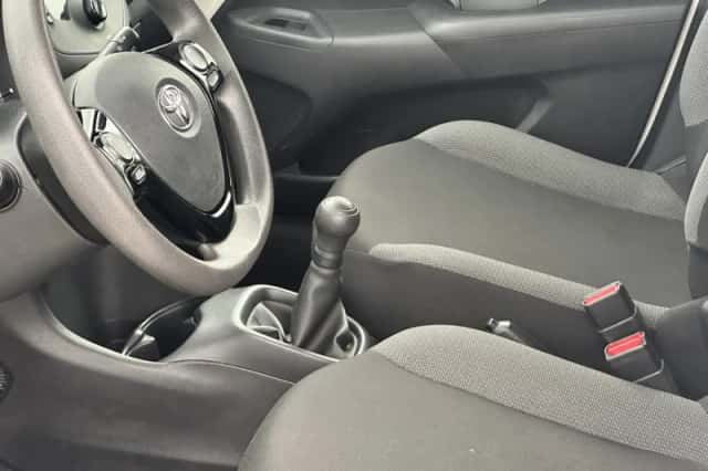 Toyota Aygo (2017) thumbnail 12