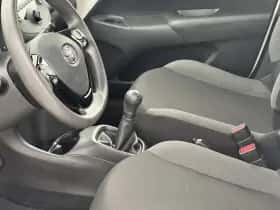 Toyota Aygo (2017) thumbnail 12