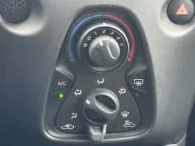 Toyota Aygo (2017) thumbnail 15
