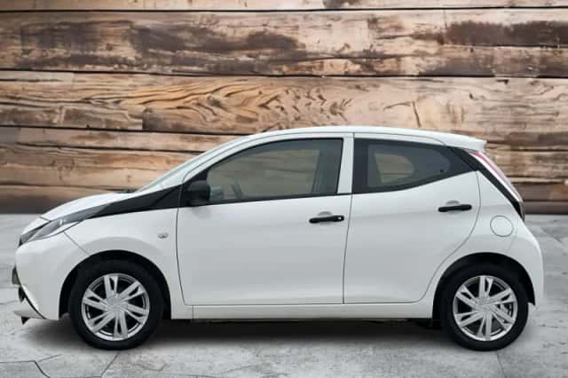 Toyota Aygo (2017) thumbnail 7