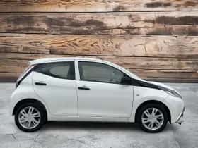 Toyota Aygo (2017) thumbnail 8