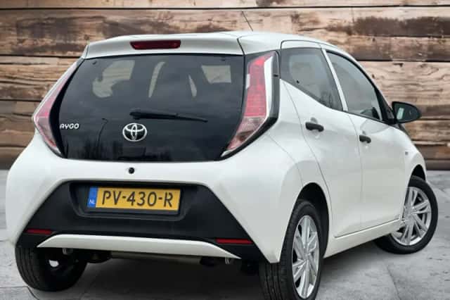 Toyota Aygo (2017) thumbnail 9