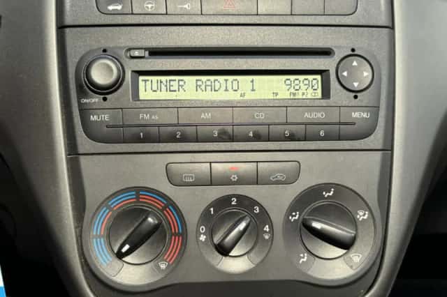 Fiat Grande Punto (2005) thumbnail 16
