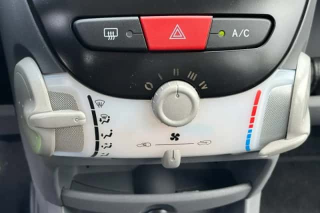 Toyota Aygo (2005) thumbnail 13