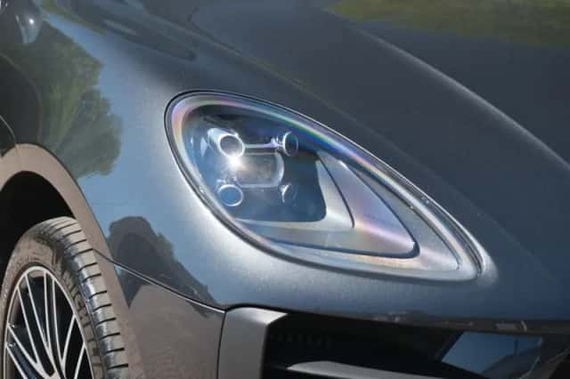 Porsche Macan (2021) thumbnail 2