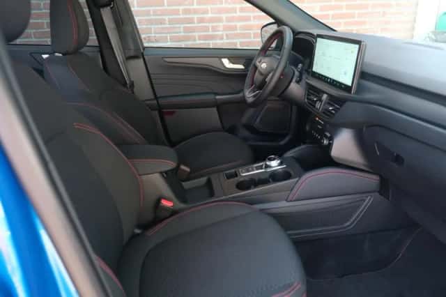 Ford Kuga (2025) thumbnail 4