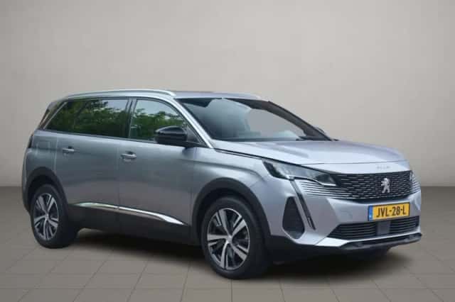 Peugeot 5008 (2023) thumbnail 1