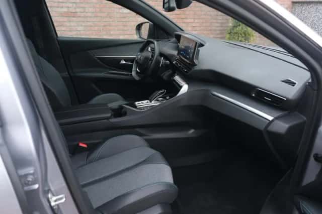 Peugeot 5008 (2023) thumbnail 5