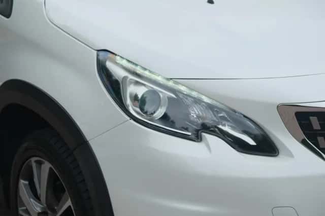Peugeot 2008 (2019) thumbnail 2
