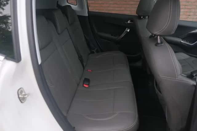 Peugeot 2008 (2019) thumbnail 3