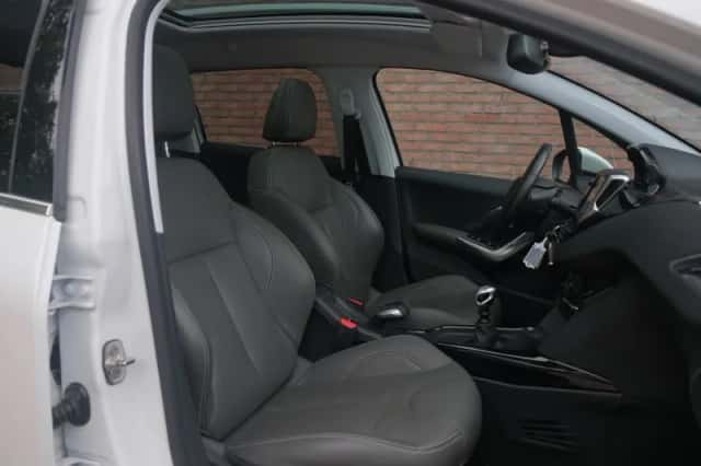 Peugeot 2008 (2019) thumbnail 6