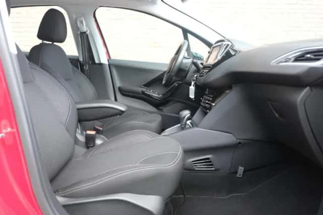 Peugeot 208 (2018) thumbnail 4