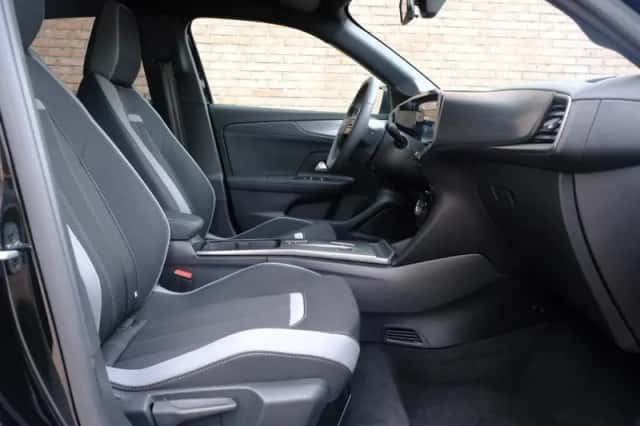 Opel Mokka-e (2025) thumbnail 4