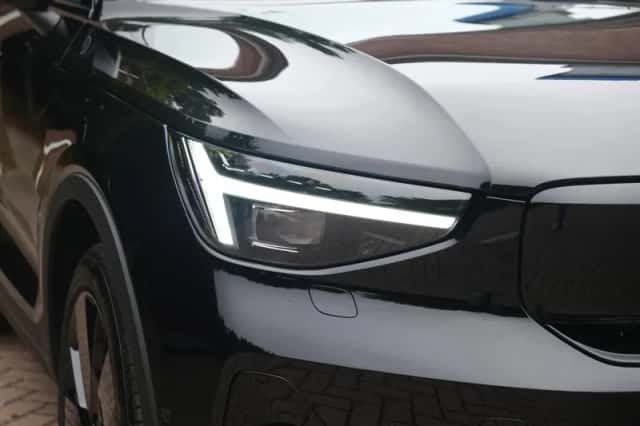 Volvo EX40 (2025) thumbnail 2