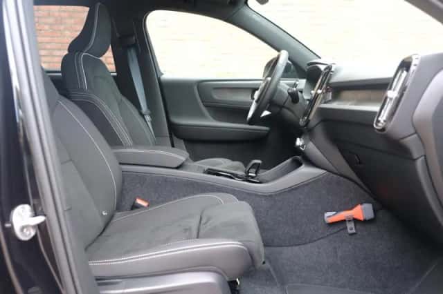 Volvo EX40 (2025) thumbnail 4