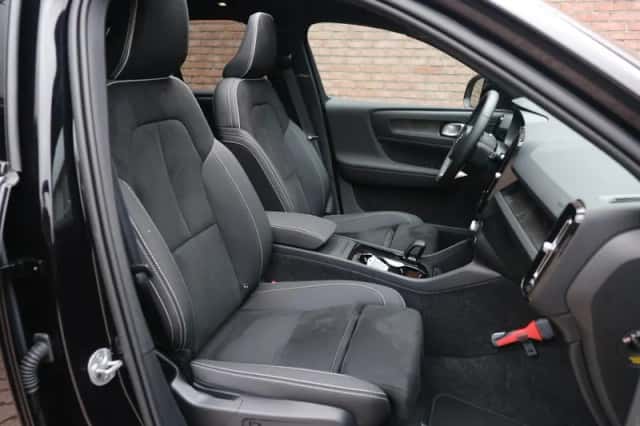 Volvo EX40 (2025) thumbnail 6