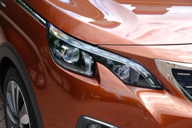 Peugeot 3008 (2020) thumbnail 2