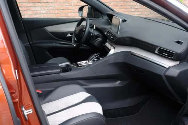 Peugeot 3008 (2020) thumbnail 4