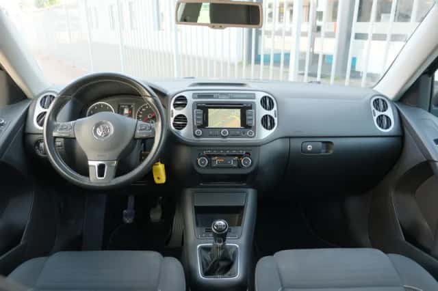 Volkswagen Tiguan (2014) thumbnail 2