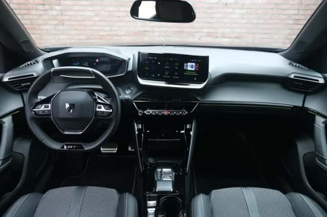 Peugeot e-2008 (2025) thumbnail 6