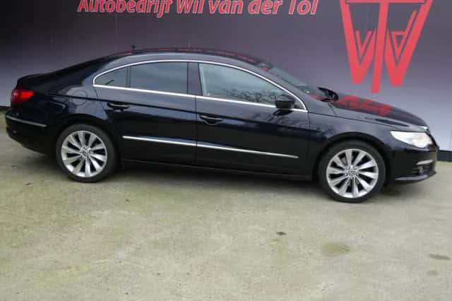 Volkswagen Passat (2010) thumbnail 1