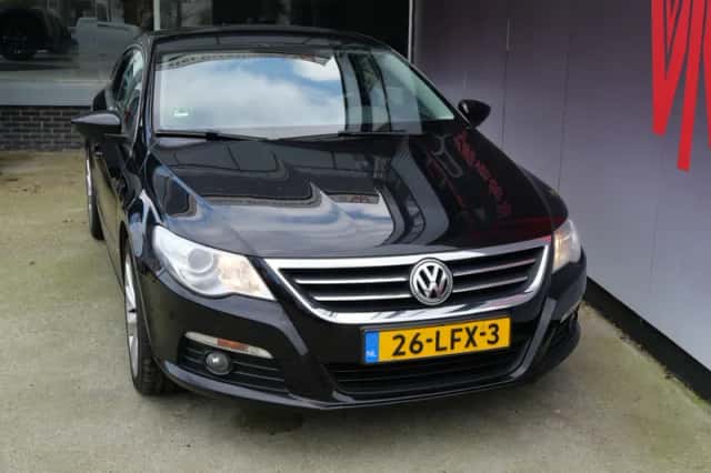 Volkswagen Passat (2010) thumbnail 2