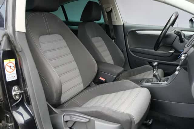 Volkswagen Passat (2010) thumbnail 4