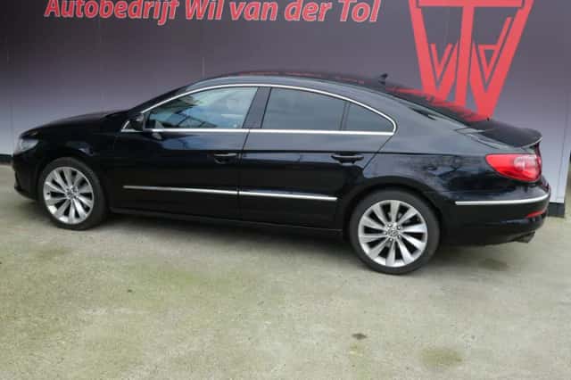 Volkswagen Passat (2010) thumbnail 6