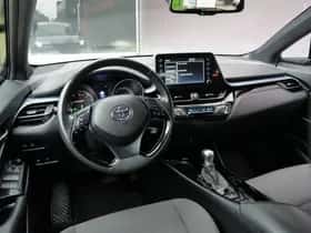Toyota C-HR (2021) thumbnail 18