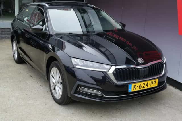 Škoda Octavia (2021) thumbnail 4