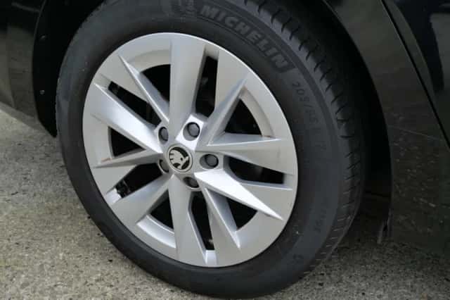 Škoda Octavia (2021) thumbnail 6
