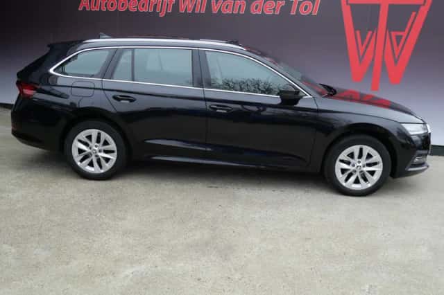 Škoda Octavia (2021) thumbnail 1