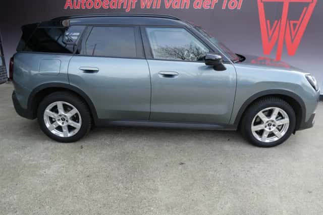 MINI Countryman (2024) thumbnail 1