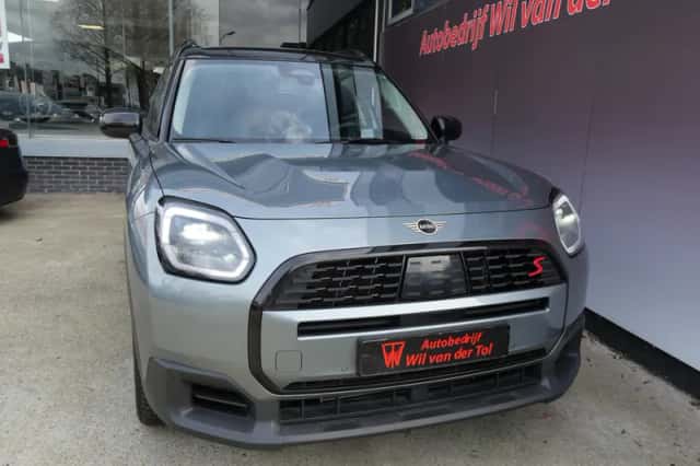 MINI Countryman (2024) thumbnail 2