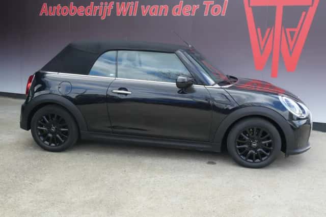 MINI Cooper (2022) thumbnail 2
