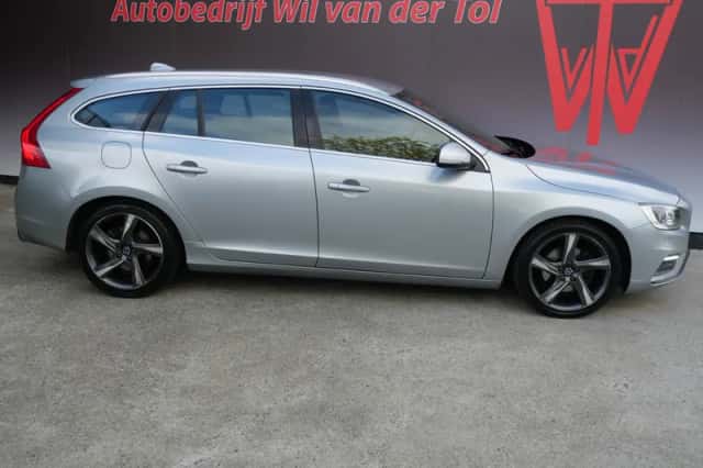 Volvo V60 (2016) thumbnail 1