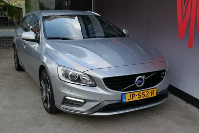 Volvo V60 (2016) thumbnail 6
