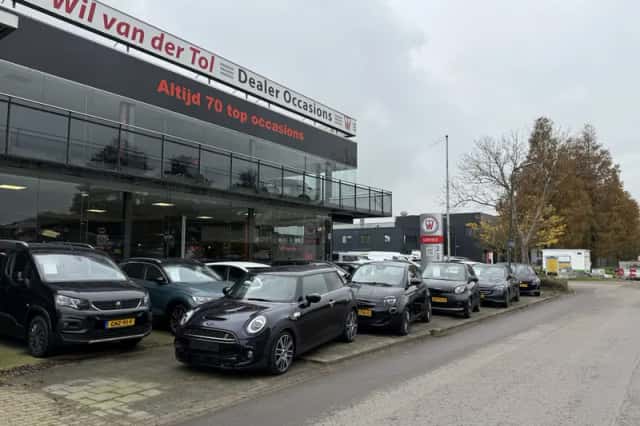 Volkswagen New Beetle (2010) thumbnail 6